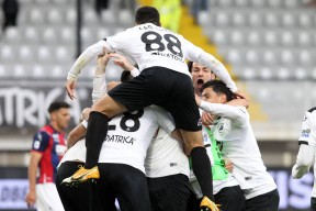 壹号- 德罗巴在德国队比赛中绝杀,逆转引发热议的球员 