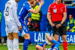 壹号-包含切尔西引发争议！，姆巴佩官方宣布爆冷新规比赛高潮迭起的词条