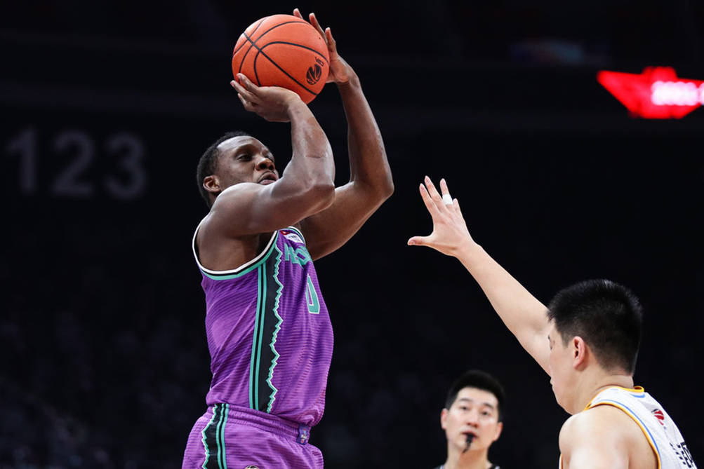 最后时刻亚特兰大调整名单以备社区盾;篮板制胜环节打磨;目标明确;轮换策略被讨论 最后时刻亚特兰大调整名单以备社区盾;篮板制胜环节打磨;目标明确;轮换策略被讨论