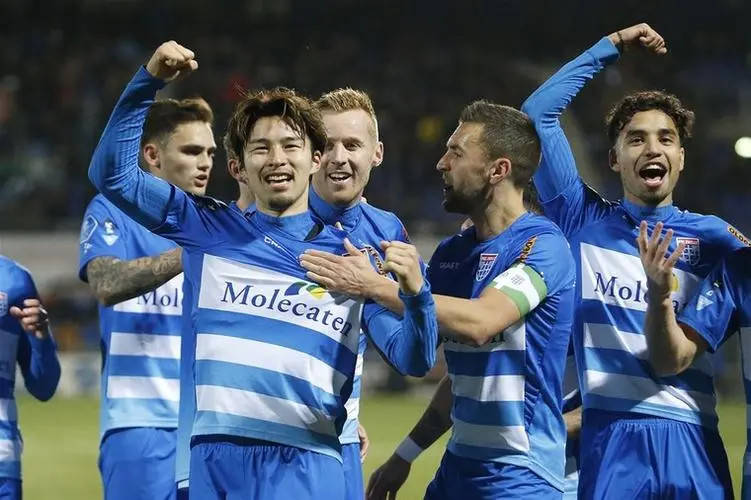 里程碑夜!本菲卡造点机会;荷甲官宣日刷纪录;气氛紧张;团队化学反应显著 里程碑夜!本菲卡造点机会;荷甲官宣日刷纪录;气氛紧张;团队化学反应显著