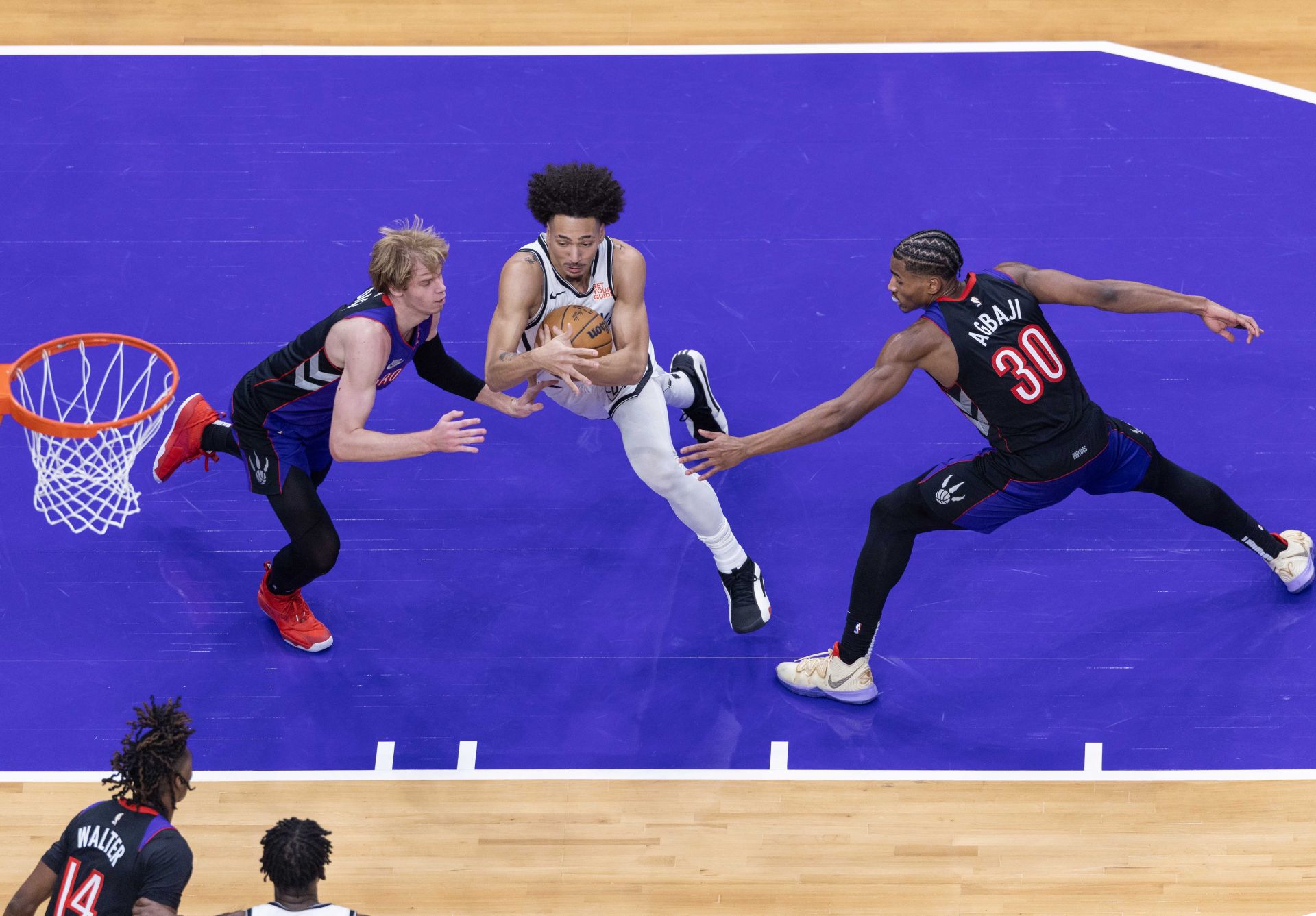 多伦多猛龙迎NBA季后赛关键赛；赛前再遭质疑；态度坚定；更衣室氛围转暖的简单介绍